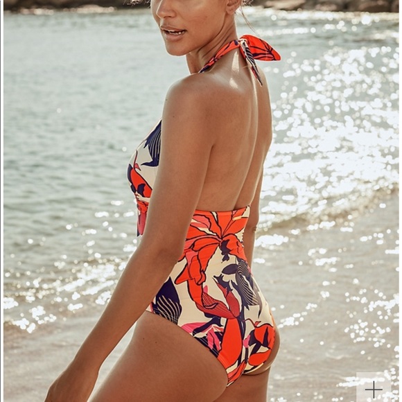 🎉🎉HP🎉🎉 Vince Camuto Plunging Wrap Suit - Picture 3 of 8